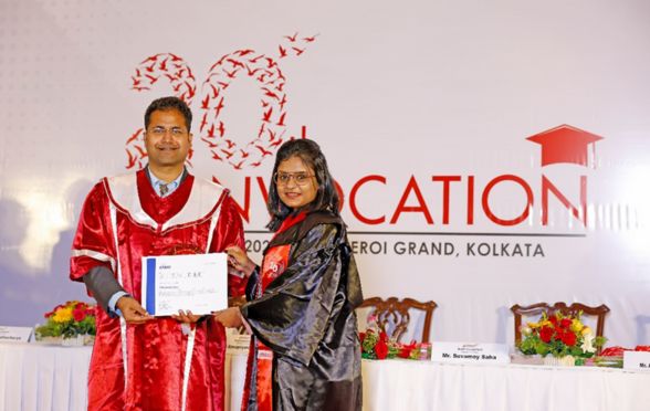 Rahul Dasgupta handed over certificates to those brilliant minds who have successfully completed the Certificate Program in Business Analytics in collaboration with KPMG, which was offered as a part of postgraduate management programmes of GBS for the Batch 2021-23