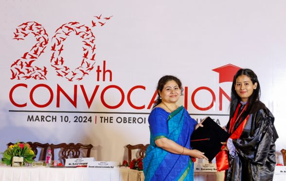 Chaitali Mondal Ray, AVP HR, Tech Lateetud, who is also an alumnus of GBS Batch 2002-04, handed over the graduation caps to the students of Batch 2021-23