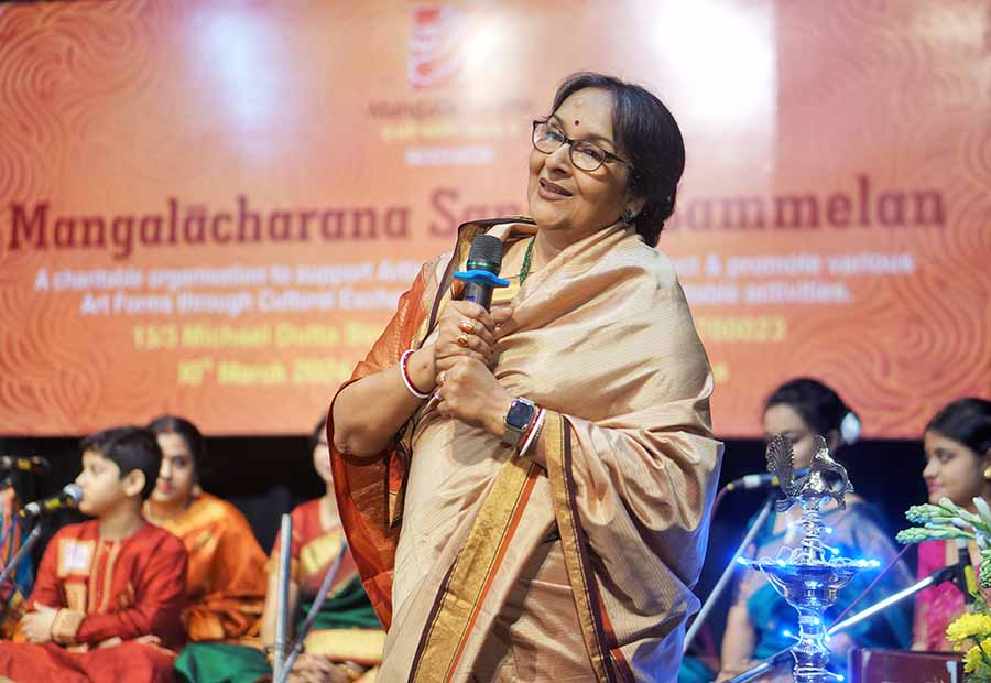 Indian classical music aficionados enjoyed an evening of melody on March 10, Sunday, at the 7th Mangalacharana Sangeet Sammelan at Sisir Mancha. Danseuse-actress Mamata Shankar graced the event as the chief guest