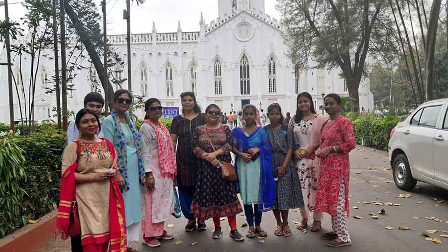 Bijoygarh Vidyarthi Bhavan students with their teachers on an trip to Birla Planetarium, St Paul’s Cathedral and Victoria Memorial on Wednesday  