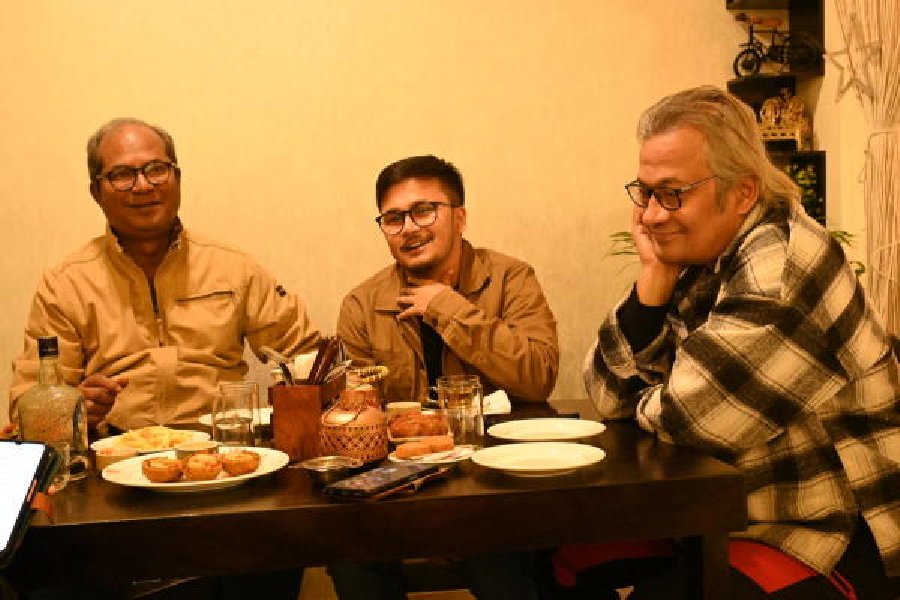 (L-R) Chandan Sen, Rwitobroto Mukherjee and Shantilal Mukherjee at Cafe E Bong