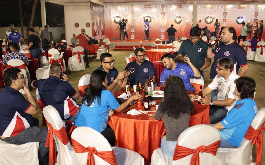 While the tipple flowed from the bar, so did the banter among the crowd, and a sense of camaraderie prevailed over the tournament right till the end. An enthralled audience looked on as the final match kept going long into the night with neither CCFC or RCGC willing to let up