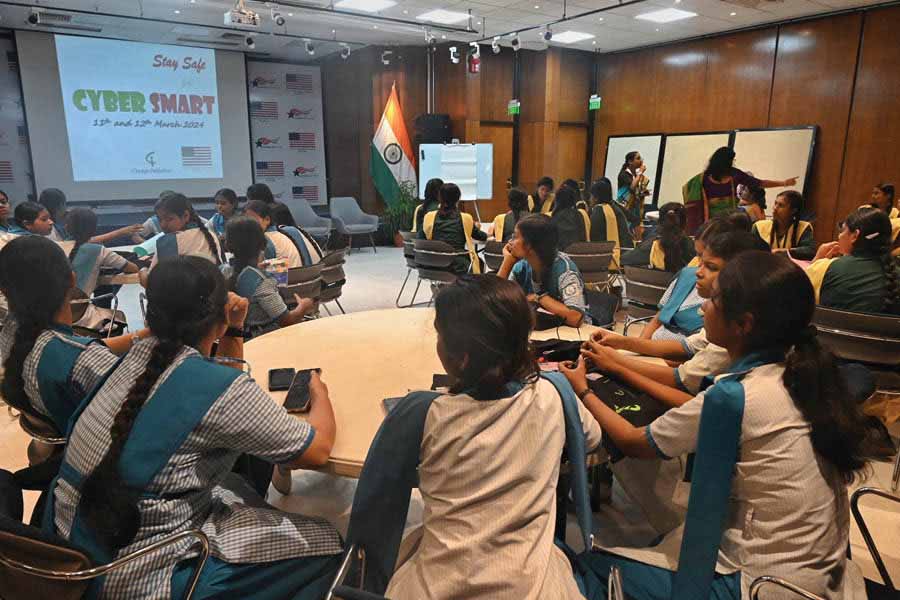Students from Balia Nafar Chandra Balika Vidyalaya and Kamrabad Girls High School attend the workshop at US Consulate Kolkata.