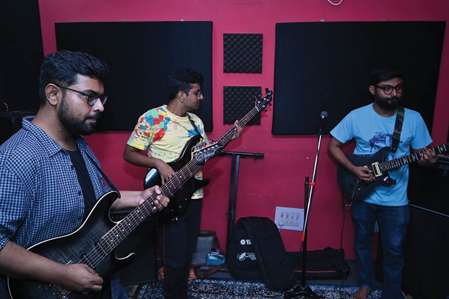 Obokaash wants to carve out their own niche in the landscape of Bengali music