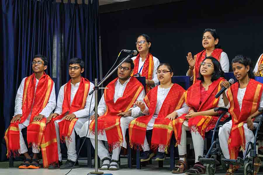 Eight carpenters with disabilities from Meghalaya completed a two-week training  in making special chairs for children with cerebral palsy at the Indian Institute of Cerebral Palsy (IICP). The pilot initiative by the State Skill Development Society, Government of Meghalaya, ended with a certification programme, where students of IICP put up a musical performance