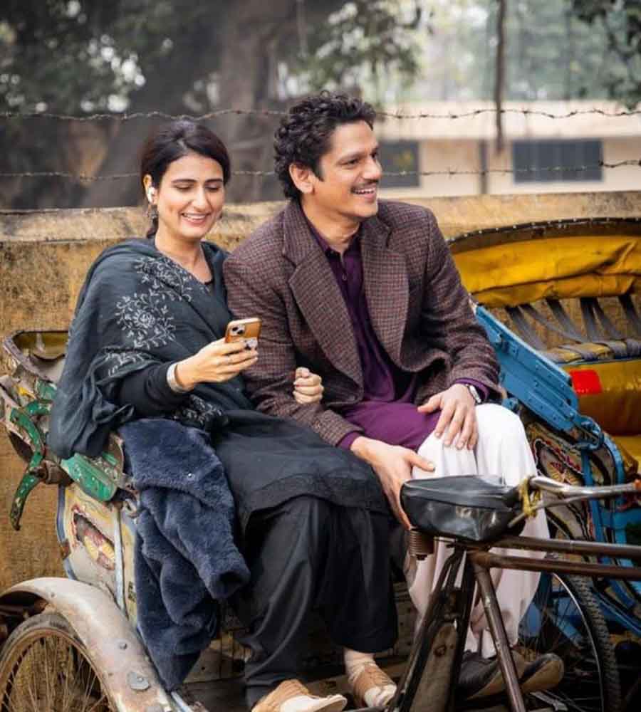 Vijay and Fatima shared a laugh during a rickshaw ride in a candid photo. While the Darlings star sported a vintage blazer over a kurta and trousers, the Sam Bahadur actress went for a simple look in a black salwar kameez paired with a hand-painted dupatta.