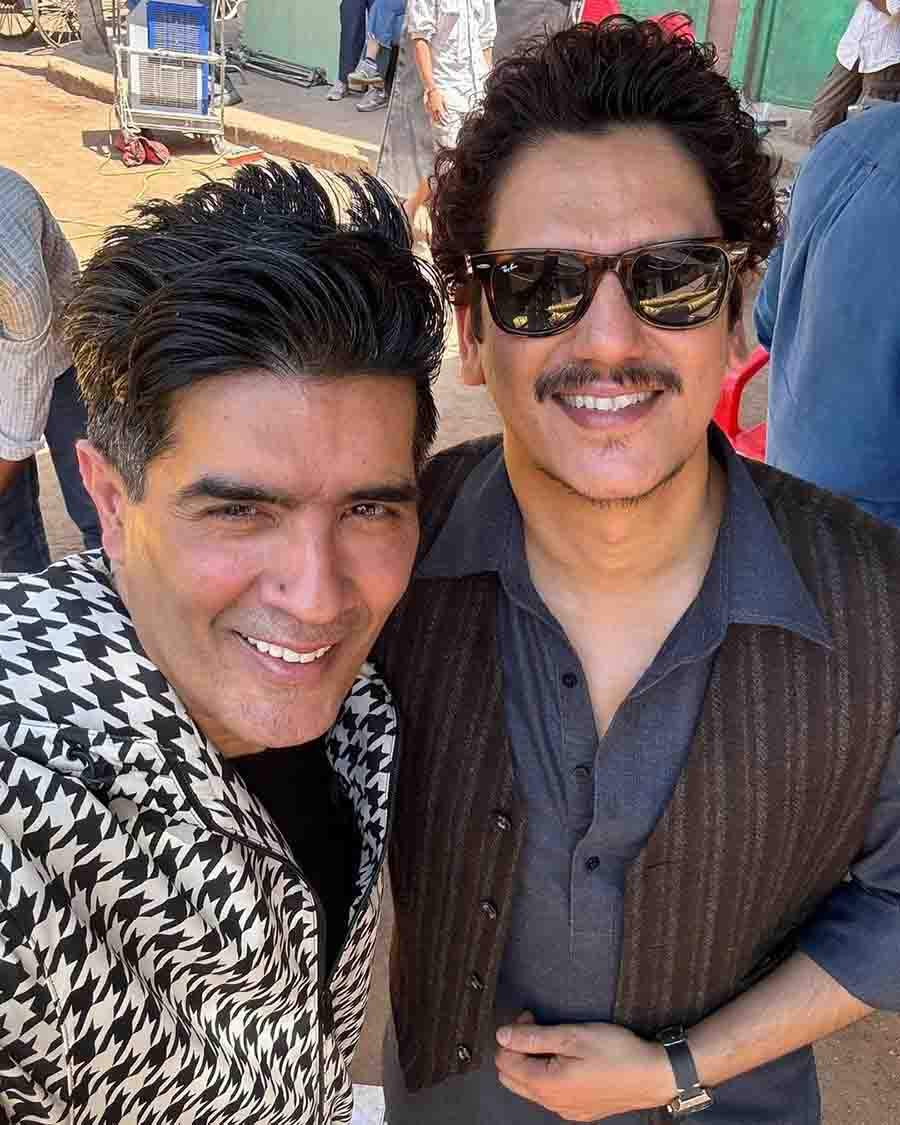 During the wrap-up party, Manish clicked a selfie with Vijay, who recently starred in Netflix’s Murder Mubarak alongside Sara Ali Khan, Karisma Kapoor, Pankaj Tripathi, Janhvi Kapoor and Aditya Roy Kapoor.
