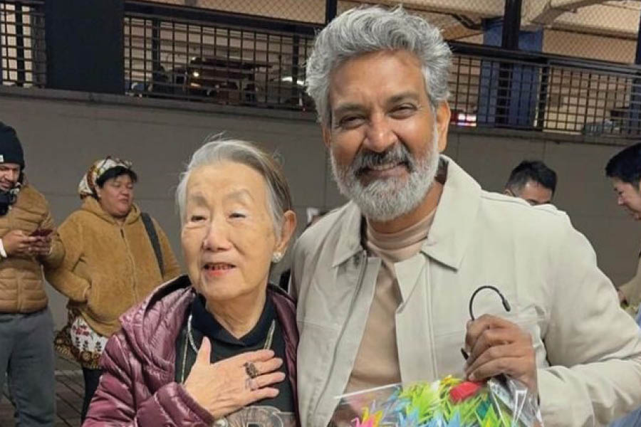 83-year-old Japanese woman presents 1,000 origami cranes to S.S. Rajamouli: ‘I wanna dance with RRR every day’