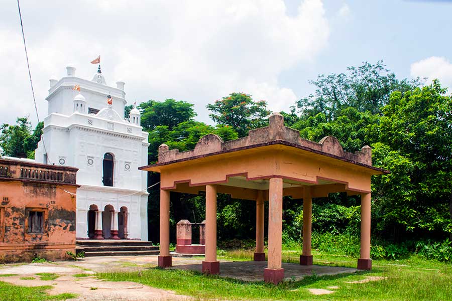 The temple complex adjoining Raipur Rajbari 