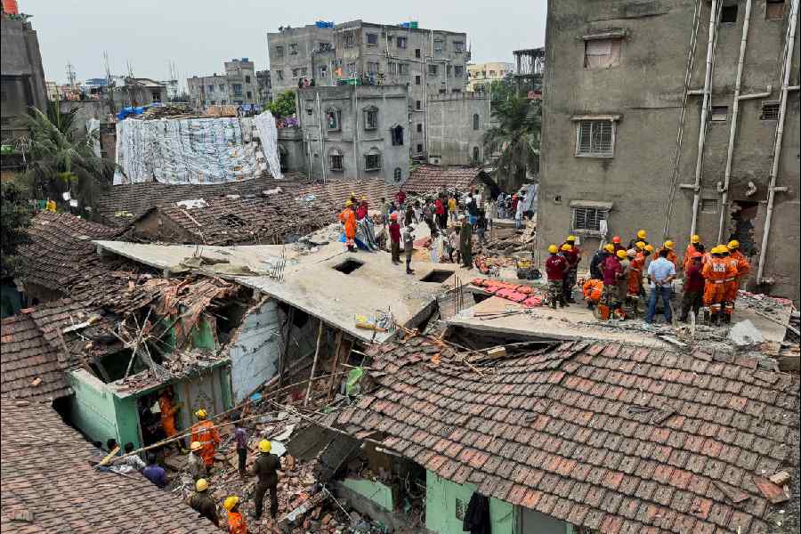 Calcutta Municipal Corporation forms committee to probe Garden Reach building collapse