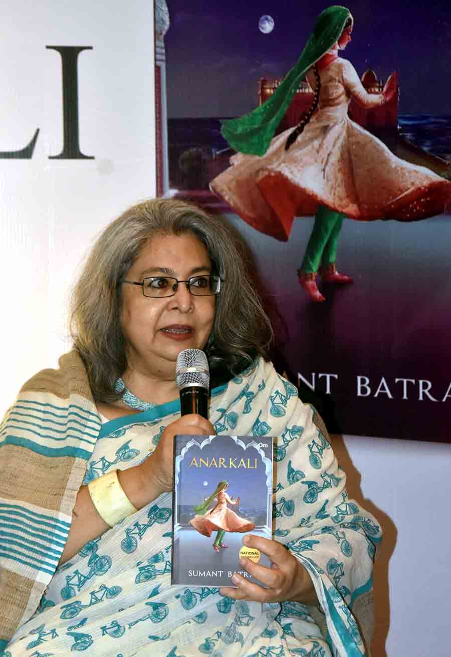 Anjum Katyal felt that the inaccessibility and the mysterious allure of Anarkali’s story would instantly draw readers. She also appreciated Sumant’s detailed historical research, which was seamlessly woven into fiction. ‘With this book, you don’t just get statistics and facts about the Mughals, but understand them as real people with hopes and disappointments. This complexity allows readers to connect with the characters,’ she said