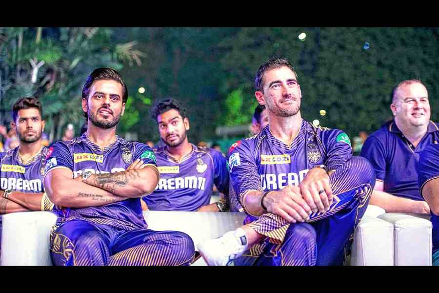Nitish Rana and Mitchell Starc from the purple squad enjoyed the performances from the first row