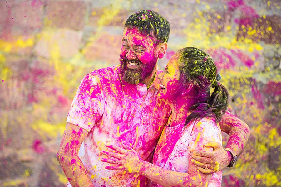 Thandai and colours or flowers and unlimited drinks — celebrate Holi in your own way at these Kolkata events