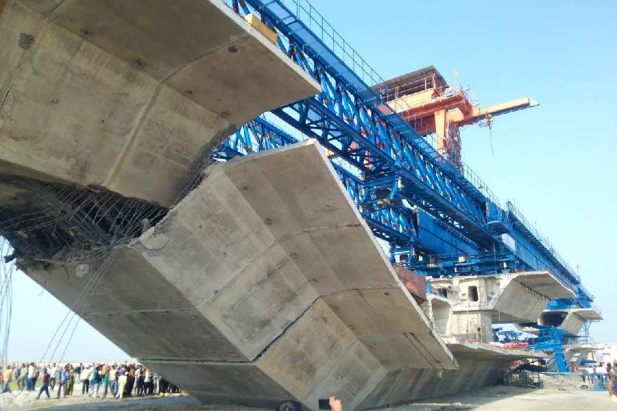 Bihar | One killed, 10 injured after under-construction bridge ...