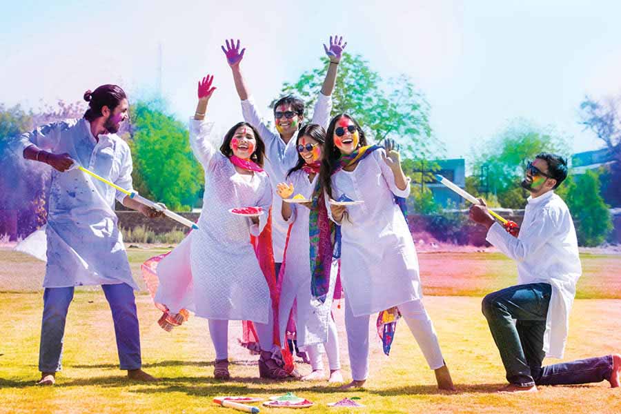 Since it’s already warm, it’s best to wear light-coloured cotton clothes on Holi