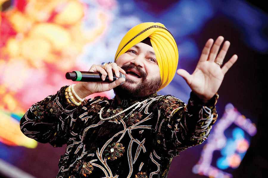 Watch: Daler Mehndi and Sapna Choudhary's latest Haryanvi song 'Bawli  Tared' | Haryanvi Video Songs - Times of India