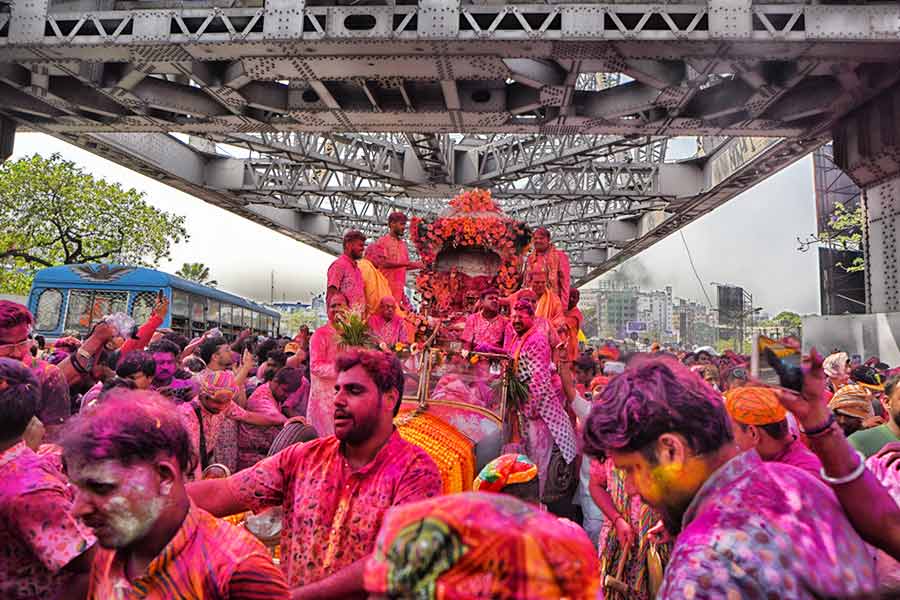 Here’s how different communities of Kolkata celebrate Holi