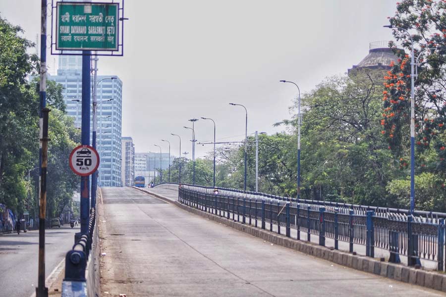 The busy Park Street flyover wore a deserted look as people celebrated a Holi-day 