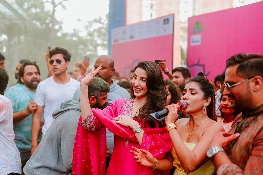 Nora, who stars alongside Divyenndu, Pratik Gandhi and Avinash Tiwary in the Kunal Kemmu directorial, waved to fans during the event.
