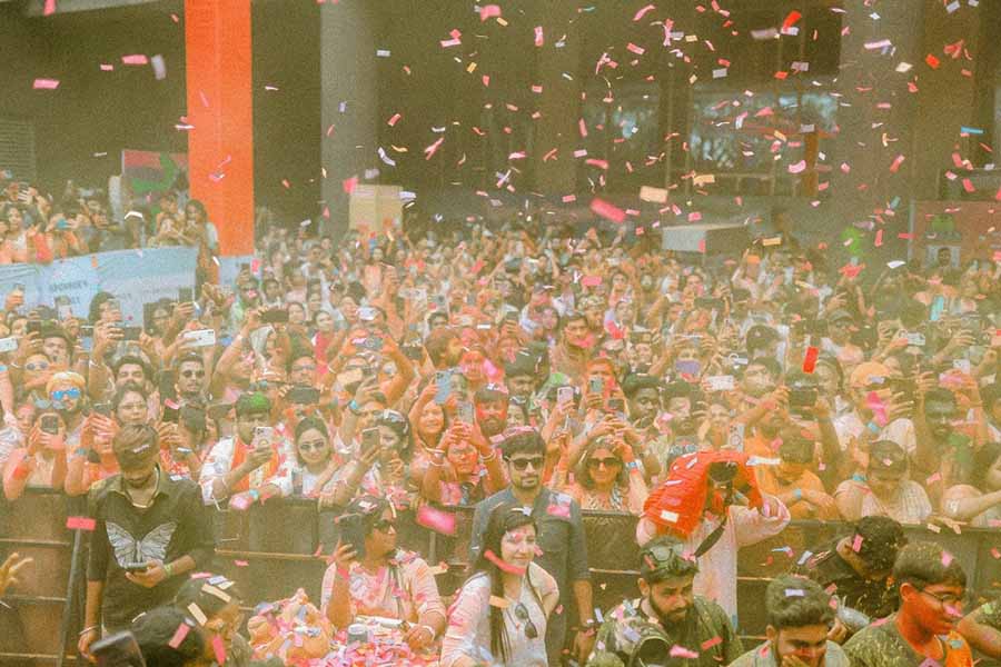 Fans gathered at the venue in huge numbers to get a glimpse of Nora.