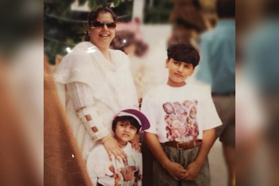 Arjun Kapoor and Anshula's childhood photo with mum Mona Shourie Kapoor: Top Instagram moments