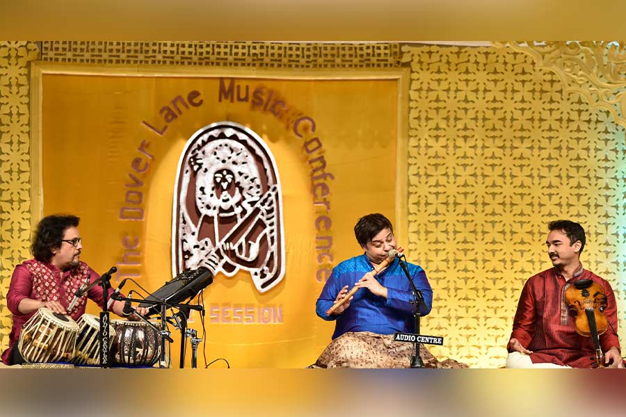 Bickram Ghosh accompanies Shashank and Ambi Subramanian at this year’s Dover Lane Music Conference, at Nazrul Manch