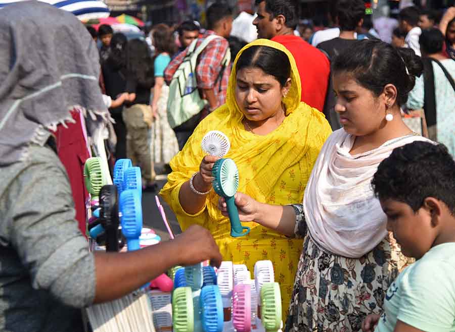 As the sun shines bright, the temperature rises. The maximum temperature on Wednesday was around 33.9°C. Women were seen buying portable hand-held fans at New Market   