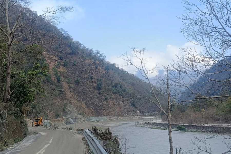 Kalimpong district administration reopens NH10 with single-lane traffic curb at two spots