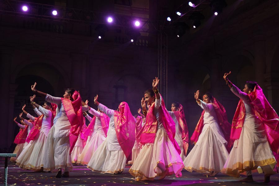Around 500 students trained by Ganguly, decked up in ethnic finery, took over the central courtyard of the Indian Museum. Waving their hands in the air, they passed through the audience before making their way to the stage with hypnotic grace. A series of dance numbers followed, including Rabindrasangeet and Nazrulgeeti