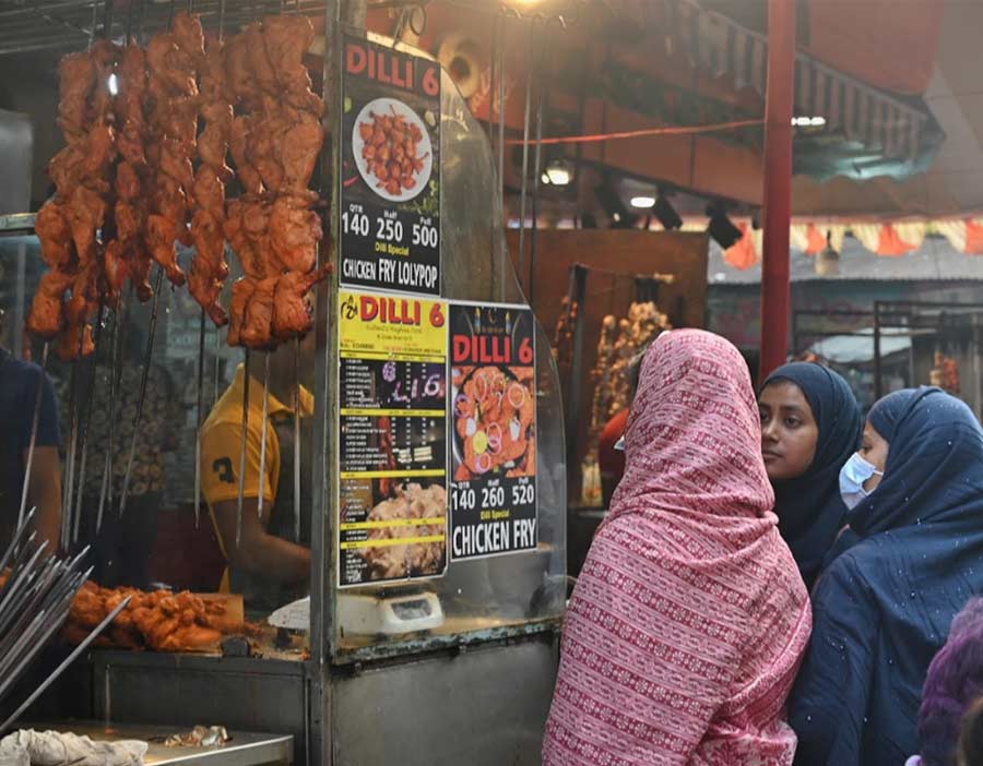 Not only temporary food stalls but traditional restaurants and eateries like Dilli 6, Al Baik, Taskeen, Sufia, Bombay Hotel and Adam’s Kebab are also bustling with people during this time of the year. From Adam’s beef suta kebabs to Dilli 6’s murgh fry, the options will make you savour and pack for home