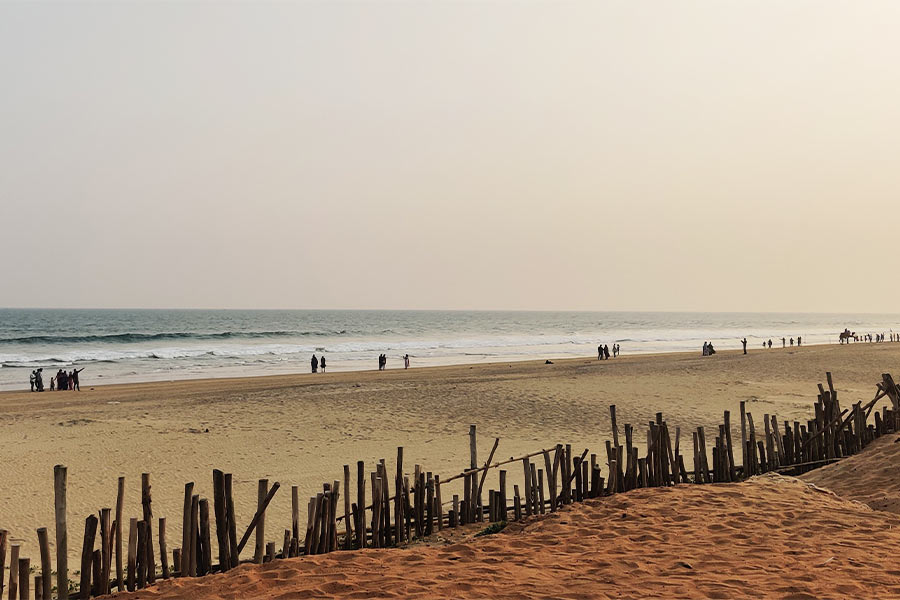 Stop over at the Konark-Puri marine drive for the pristine beaches