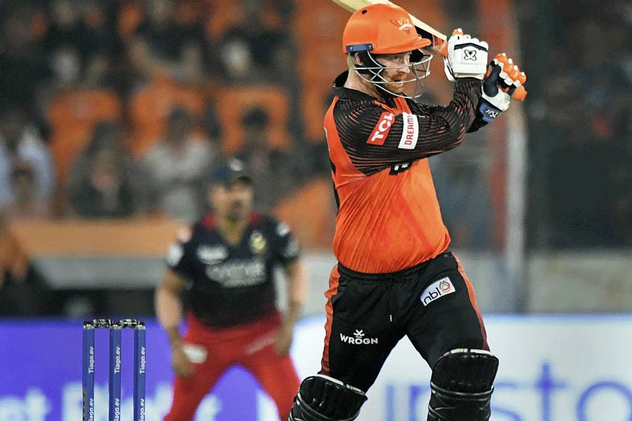 Heinrich Klaasen (SRH): Is there anybody striking the white ball better than Klaasen right now? The South African six-hitting machine has sent the ball flying into the stands no less than 15 times in just two games. Currently the Orange Cup holder with 143 runs, Klassen almost pulled off a miraculous chase for SRH against KKR at the Eden Gardens, before following up his 63 off 29 with an unbeaten 80 off 34 against MI. It was Klaasen’s fireworks that took SRH from a commanding position in Hyderabad to a mammoth score of 277, the highest-ever team total in the IPL 
