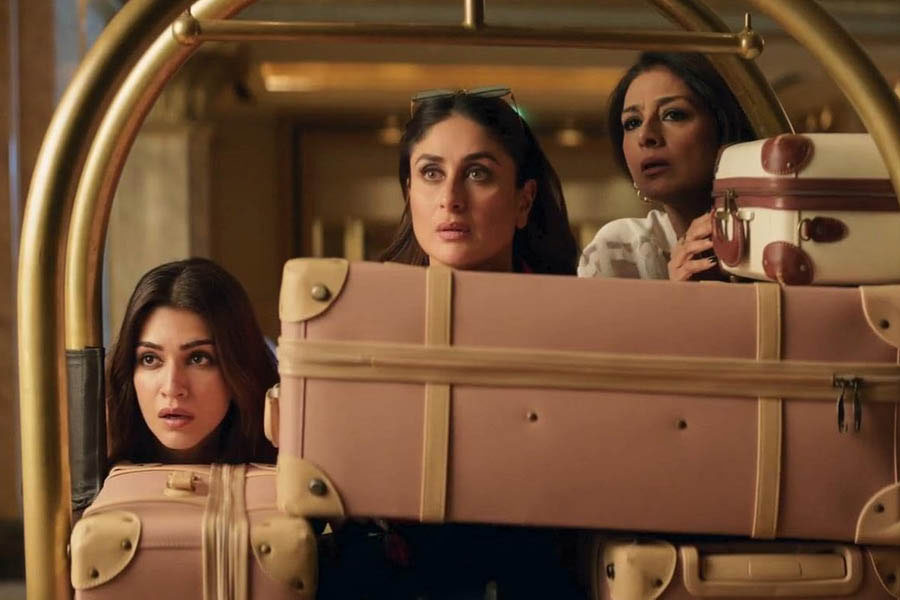 Crew Crew Starring Tabu Kareena Kapoor Khan And Kriti Sanon Is A