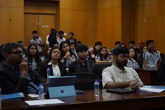 The top 8 teams were evaluated by a distinguished panel of judges, including financial luminaries Kunal Saraogi and CA Parth Verma.
