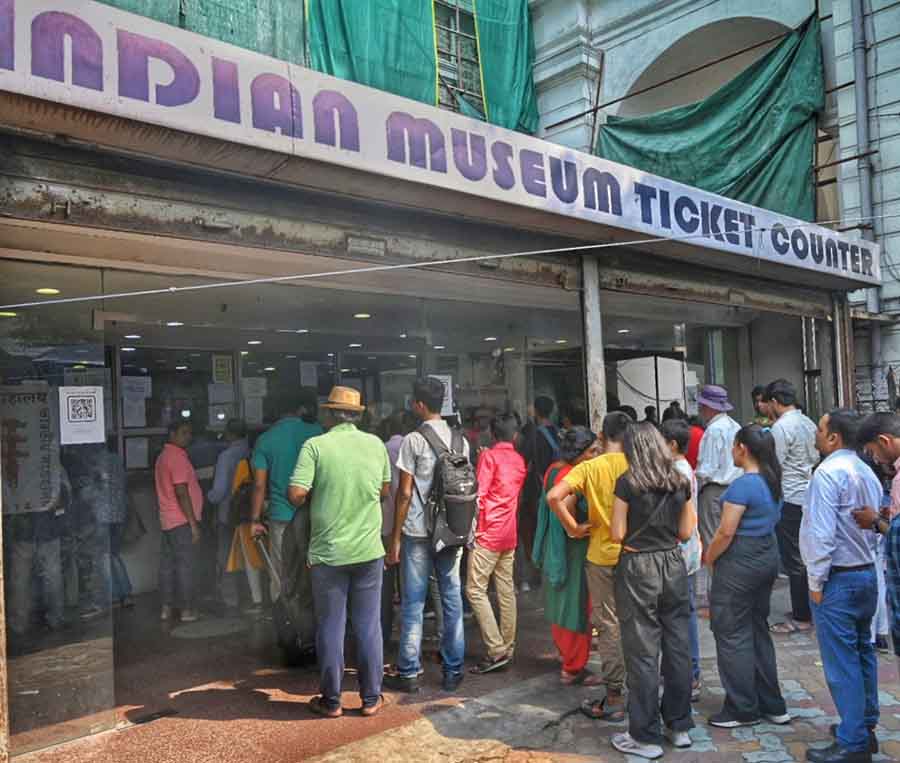 The snaking queue of visitors at the Indian Museum on Good Friday