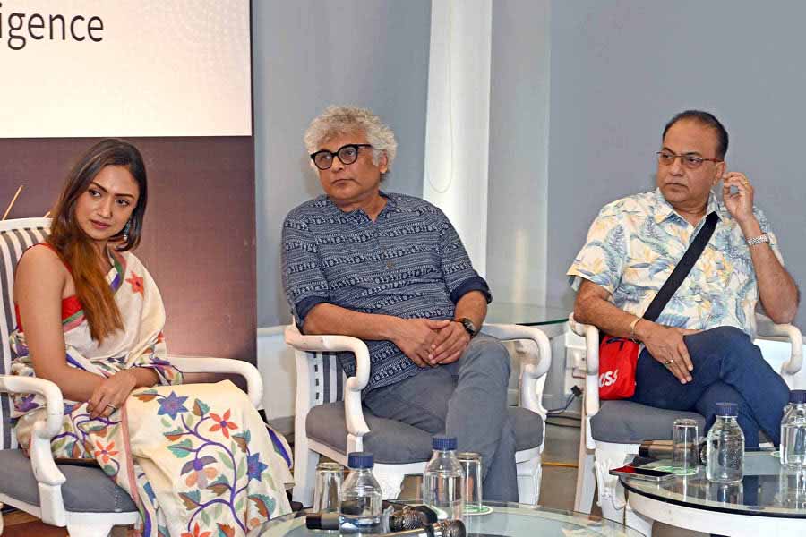 (L-R) Shruti Das, Suman Mukhopadhyay and Arindam Sil