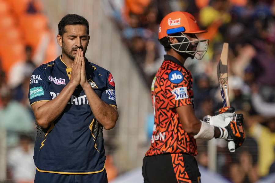 IPL 2024 Mohit Sharma leads Gujarat Titans to triumph over Sunrisers