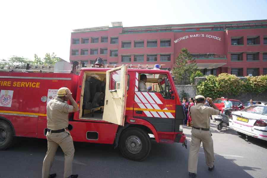 Delhi | Hoax Bomb Threat: Delhi Govt Issues Advisory For Schools ...