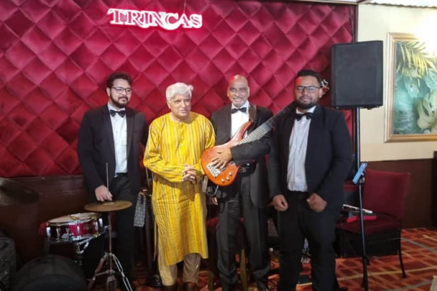 ... with Javed Akhtar on the Trincas stage