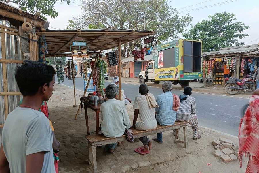 People watch an audio-visual presentation on an RJD campaign vehicle at Bishanpur in Saharsa district under the Madhepura Lok Sabha constituency.
