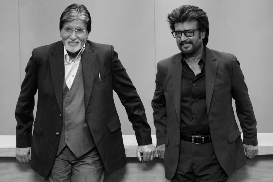 Amitabh Bachchan and Rajinikanth striking a pose.