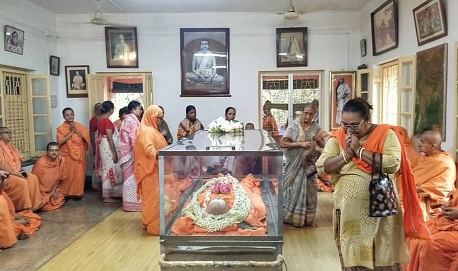 Devotees gather at Sarada Math and Mission on Tuesday to pay respect to Pravrajika Anandaprana Mataji, president of Sarada Math and Ramakrishna Sarada Mission, who passed away in the morning. She was 97. Prime Minister Narendra Modi and chief minister Mamata Banerjee shared condolence messages on their social media handles