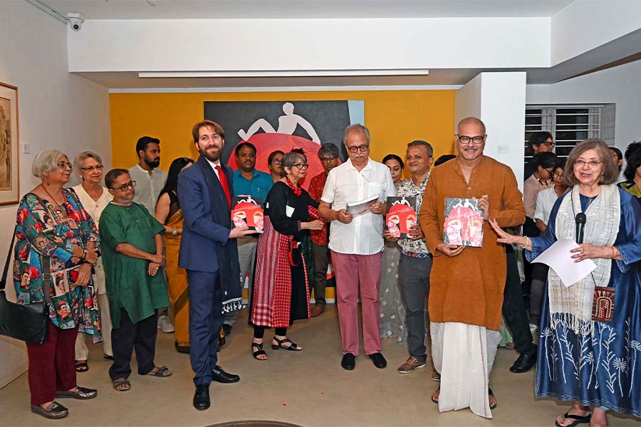 The director of CIMA, Rakhi Sarkar, and the chief administrator of CIMA, Pratiti Basu Sarkar, are joined by the Italian consul general in Kolkata, Riccardo Dalla Costa, the chancellor of Ashoka University, Rudrangshu Mukherjee, professor of English Niladri Chatterjee, and writer Sandip Roy to inaugurate CIMA’s 30th-anniversary exhibition