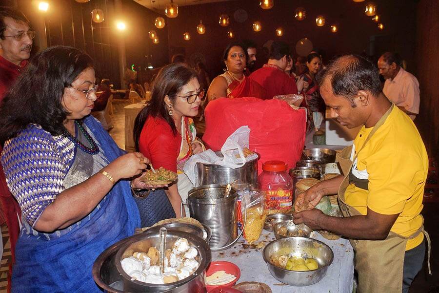 People tuck into phuchkas to their heart’s content.