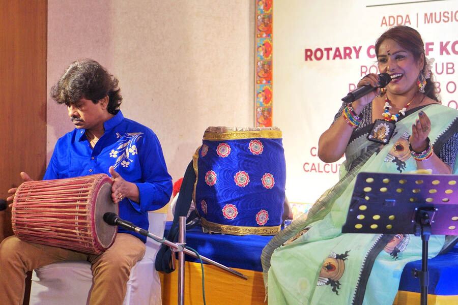 Jhumur artist Bakul Roy is accompanied by Samaresh Karmakar on the madol. 