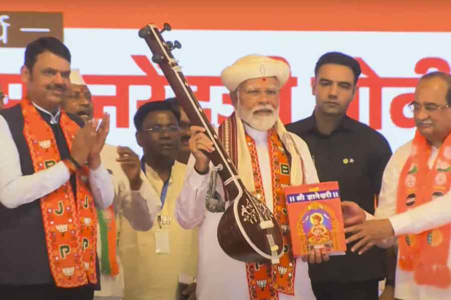 At his second rally in Madhya Pradesh’s Dhar, Modi told the crowd that he needs 400 seats to ensure “the Congress doesn’t put Babri tala (lock) on the Ram temple in Ayodhya”
