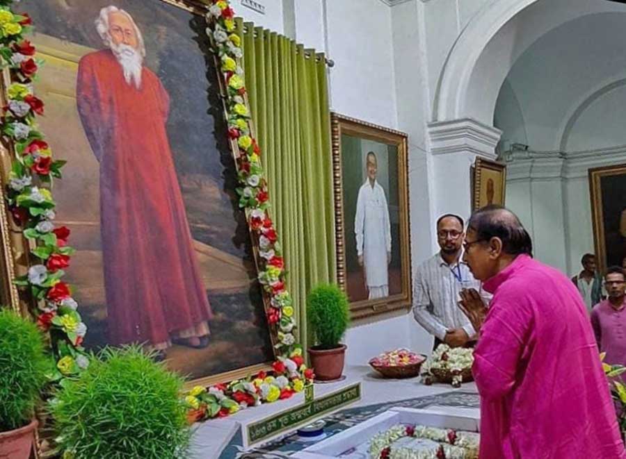 Speaker of the West Bengal Legislative Assembly Biman Banerjee offers floral tributes to Rabindranath Tagore at the Vidhan Sabha