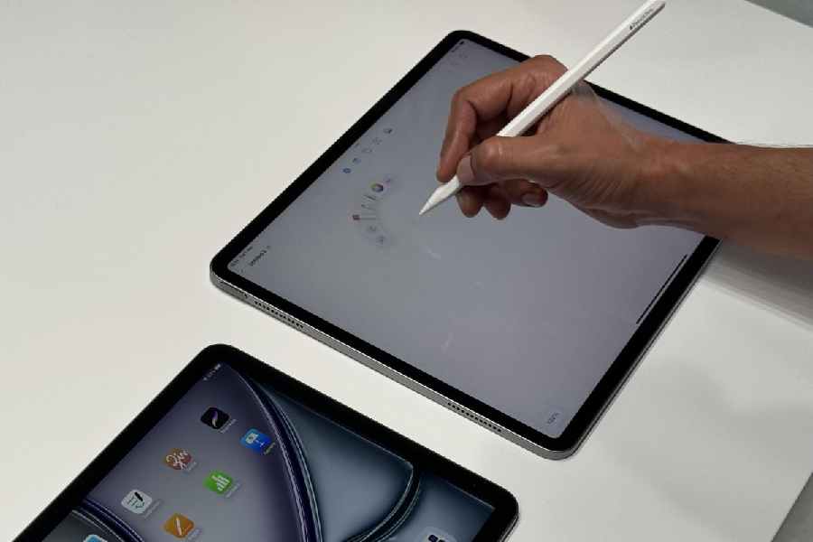 With 30 per cent more screen real estate than the 11-inch model, the 13-inch iPad Air features an expansive display that allows users to spread out with all their favourite apps and get tasks done.