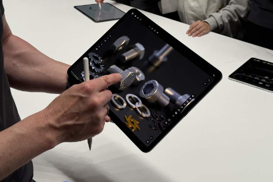The new iPad Pro comes in two sizes: an expansive 13-inch model and a super-portable 11-inch model.
