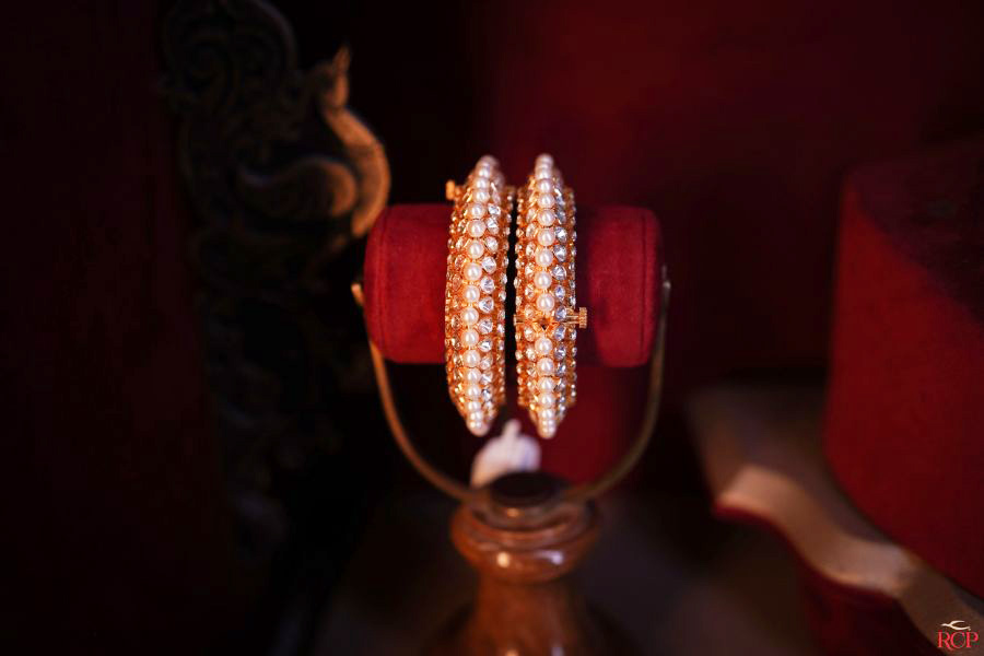 In the realm of fashion, hand jewellery now vies for attention alongside resplendent attire. From bracelets to bangles and ‘bowties’ — one hand adorns these embellishments while the other boasts a watch or a ring. Harmonising with such attire, stone-studded Kundan ‘balas’ stand as a testament to timeless elegance